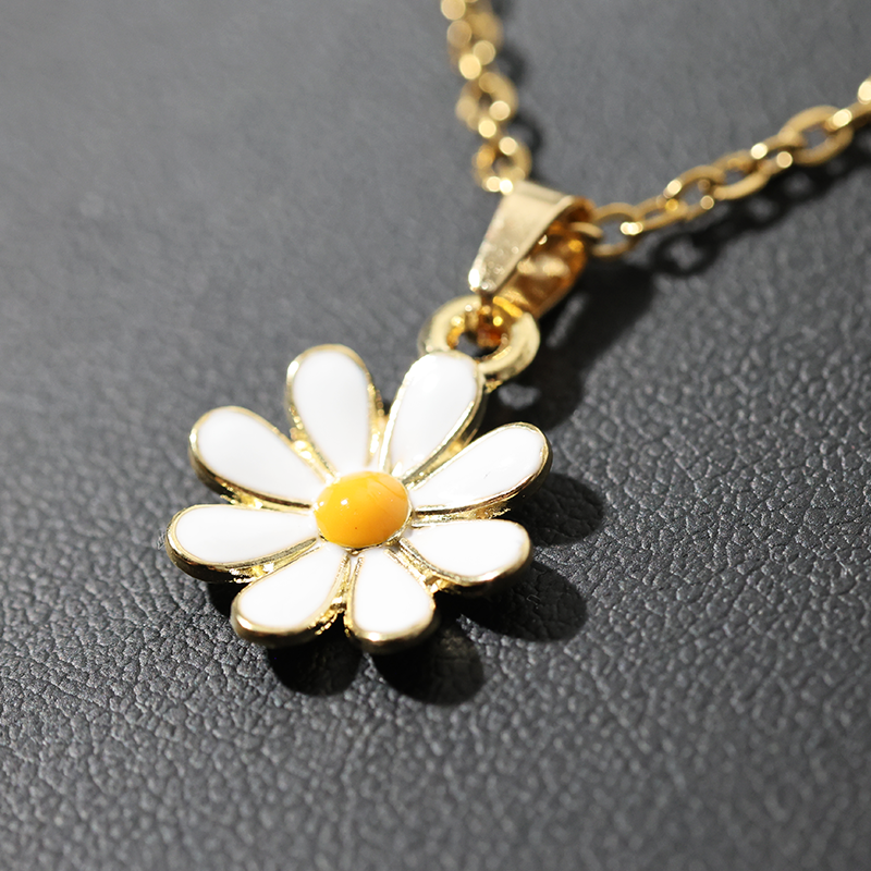 Daisy Necklace